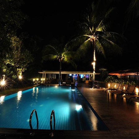 Thistle Port Dickson Resort Buitenkant foto The swimming pool at night