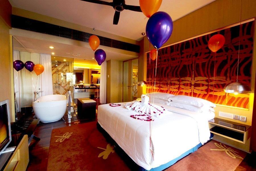 Thistle Port Dickson Resort Buitenkant foto A room at the hotel
