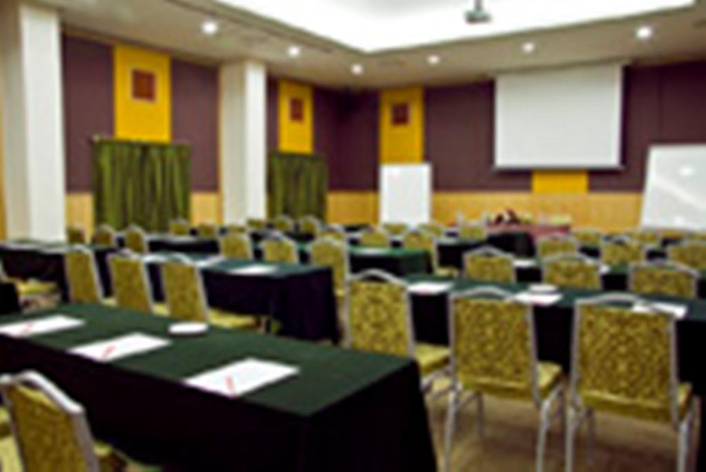 Thistle Port Dickson Resort Buitenkant foto A conference room