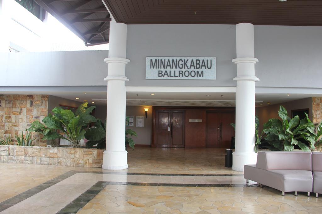 Thistle Port Dickson Resort Buitenkant foto The Minangkabaú Ballroom