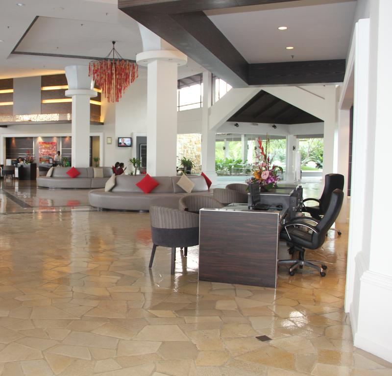 Thistle Port Dickson Resort Buitenkant foto Lobby