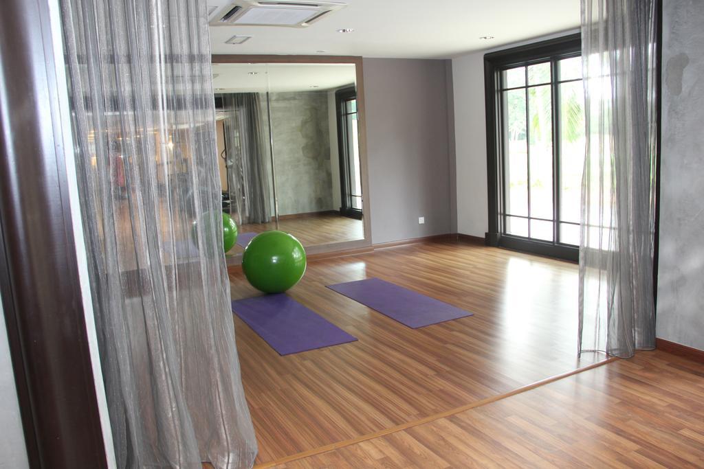Thistle Port Dickson Resort Buitenkant foto A yoga room