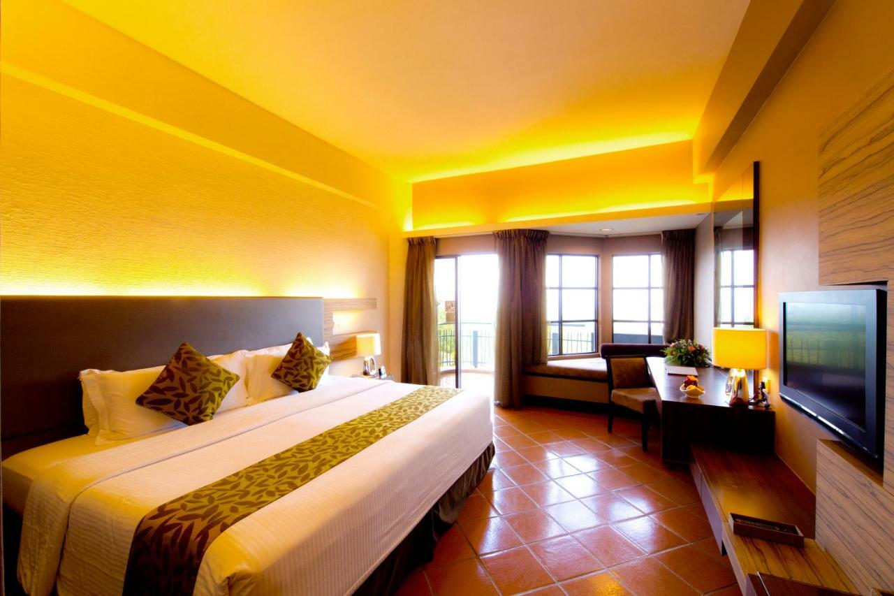 Thistle Port Dickson Resort Buitenkant foto Deluxe Room
